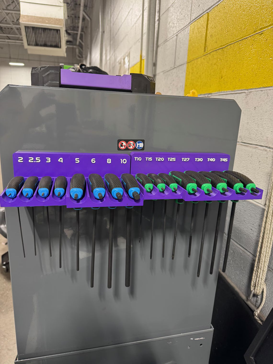 Icon S.A.E T-Handle Magnetic Organizer